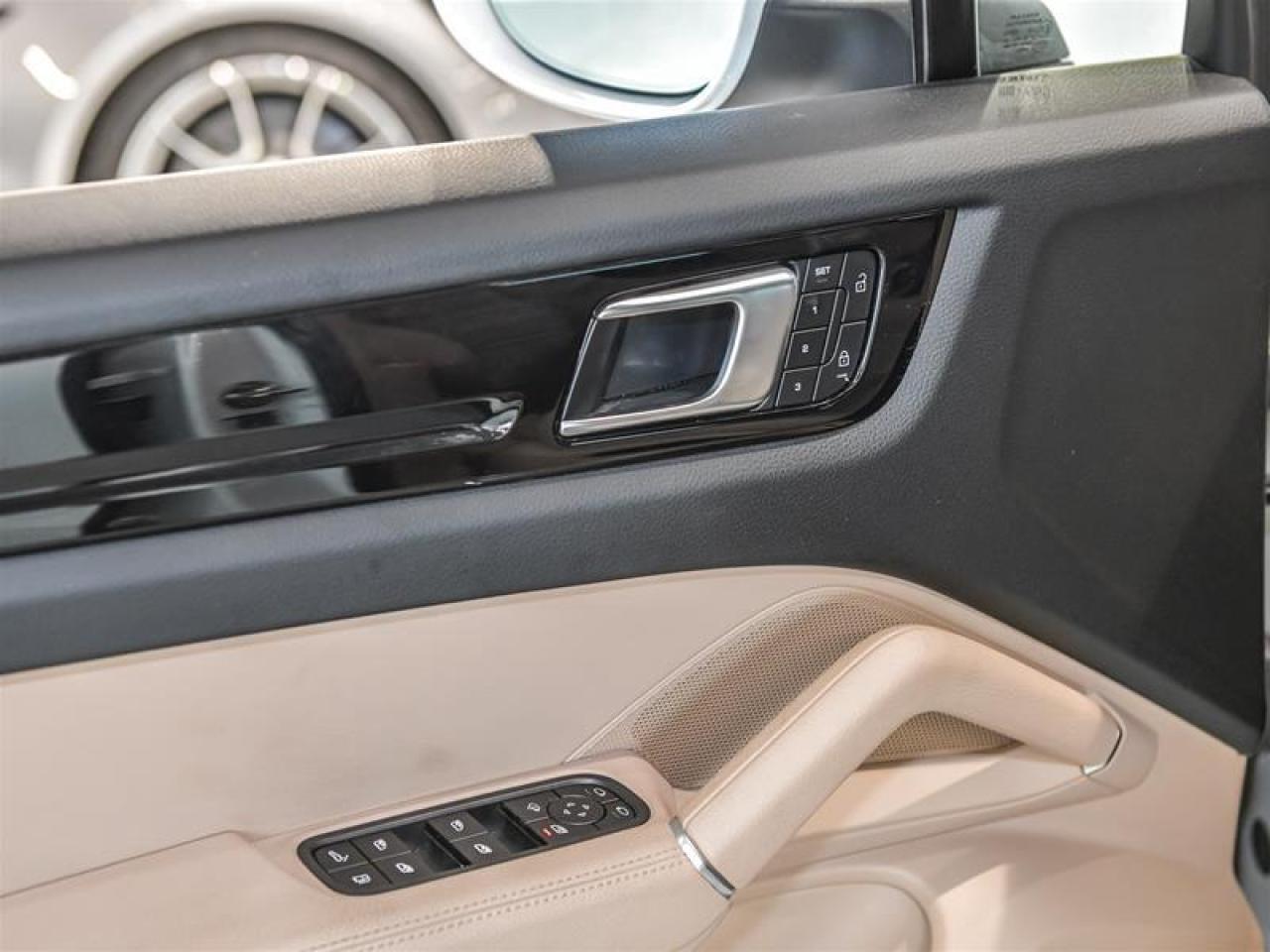 2022 Porsche Cayenne E-Hybrid Photo