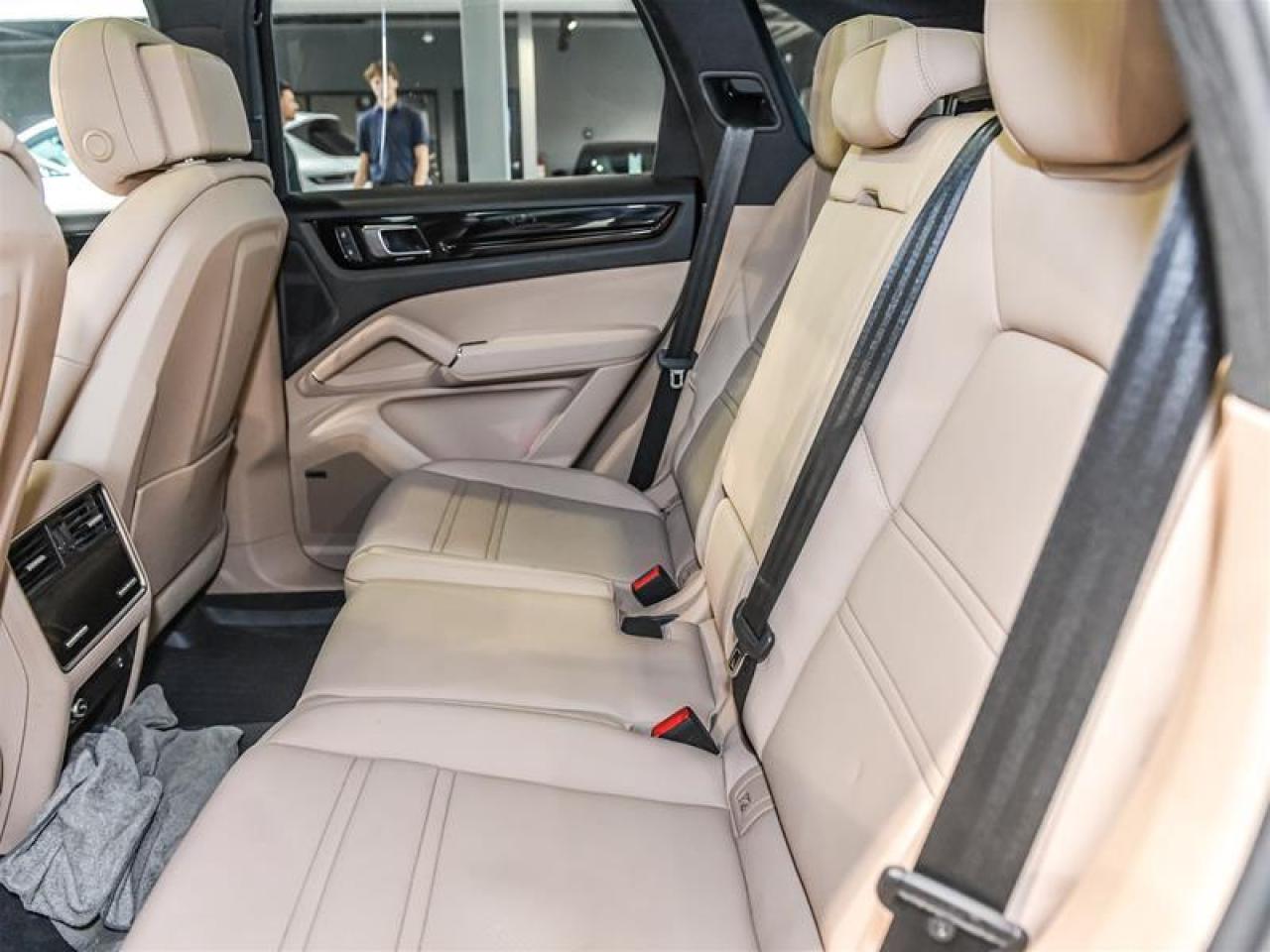 2022 Porsche Cayenne E-Hybrid Photo