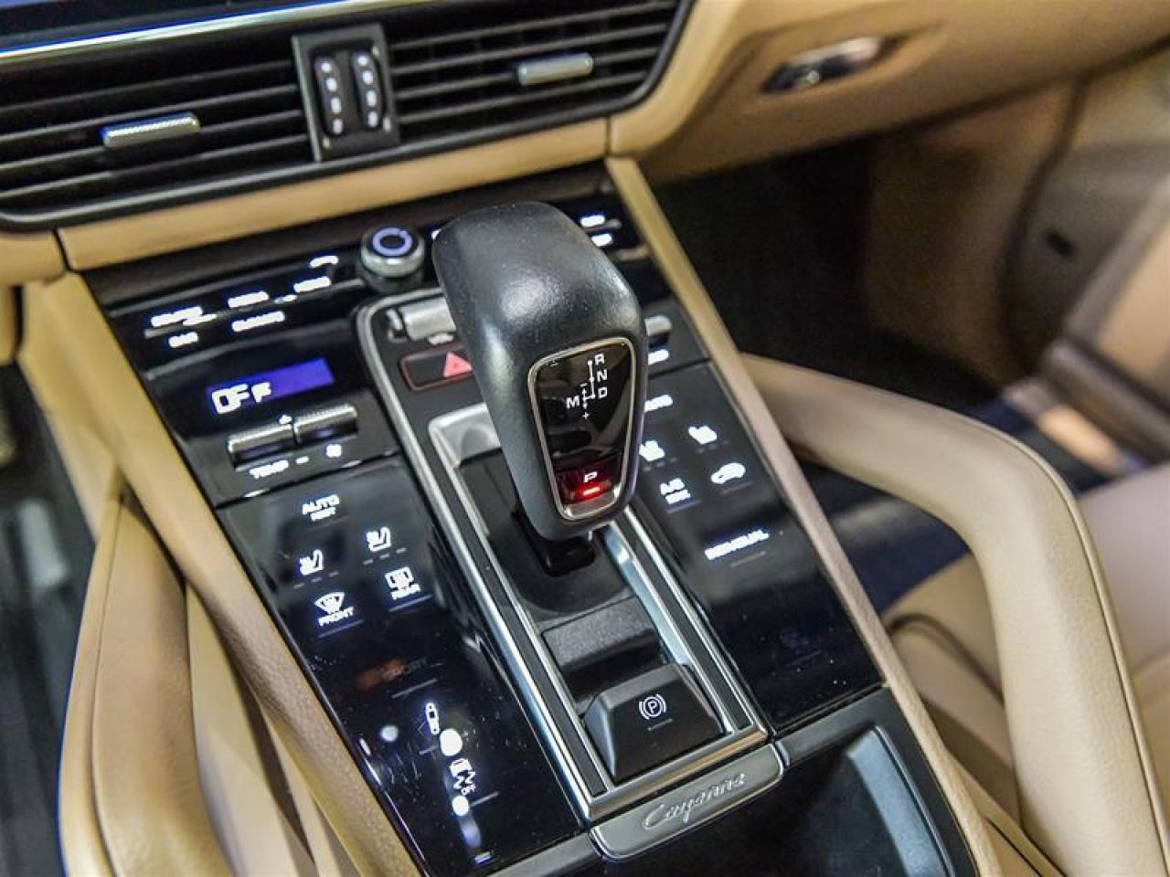 2022 Porsche Cayenne E-Hybrid Photo