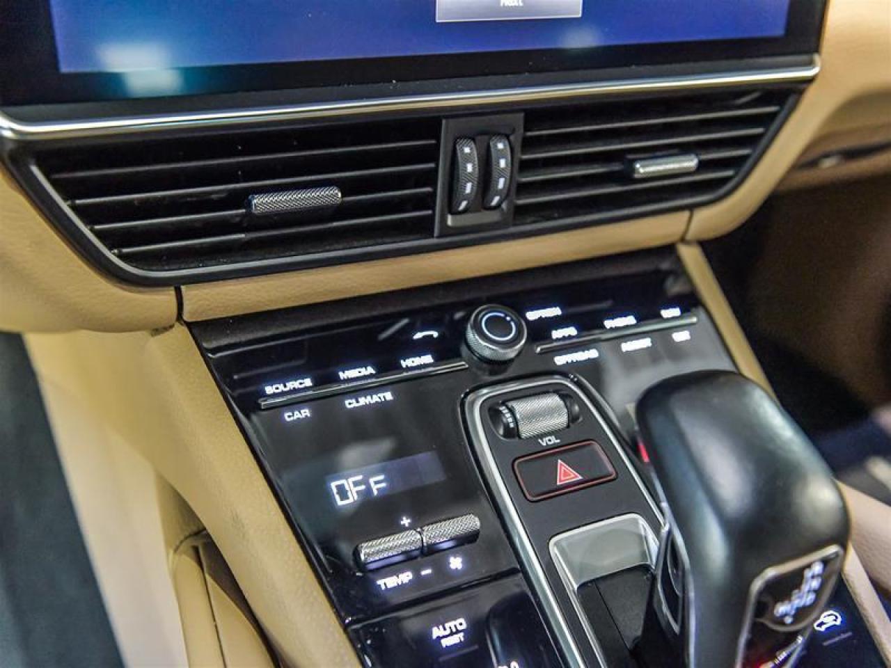 2022 Porsche Cayenne E-Hybrid Photo