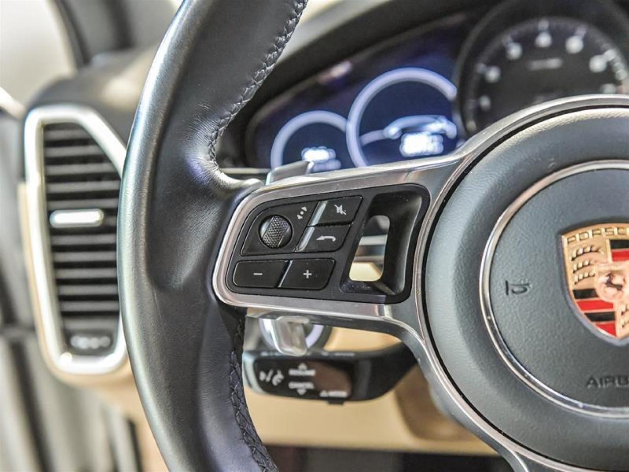 2022 Porsche Cayenne E-Hybrid Photo