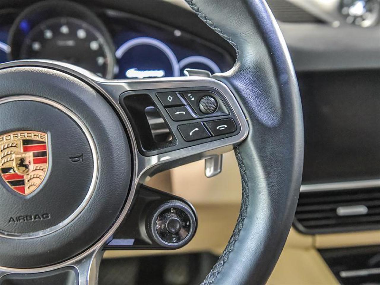 2022 Porsche Cayenne E-Hybrid Photo