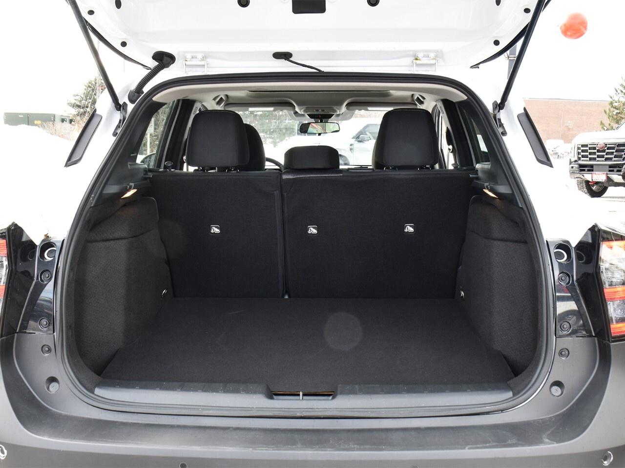 2025 Nissan Kicks SV AWD, DEMO CLEARANCE !! Photo