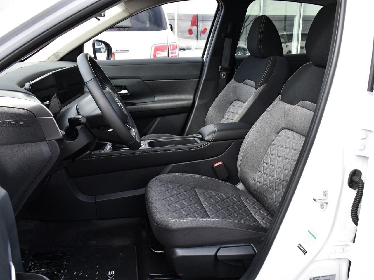 2025 Nissan Kicks SV AWD, DEMO CLEARANCE !! Photo