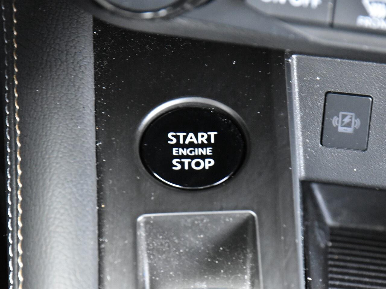 2025 Nissan Kicks SV AWD, DEMO CLEARANCE !! Photo