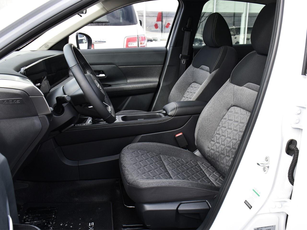 2025 Nissan Kicks SV AWD, DEMO CLEARANCE !! Photo