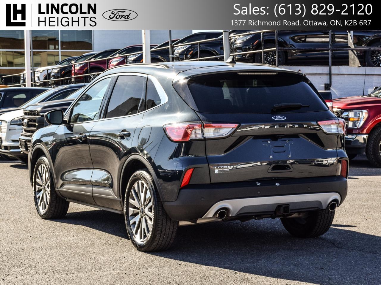 2022 Ford Escape Titanium AWD Photo3