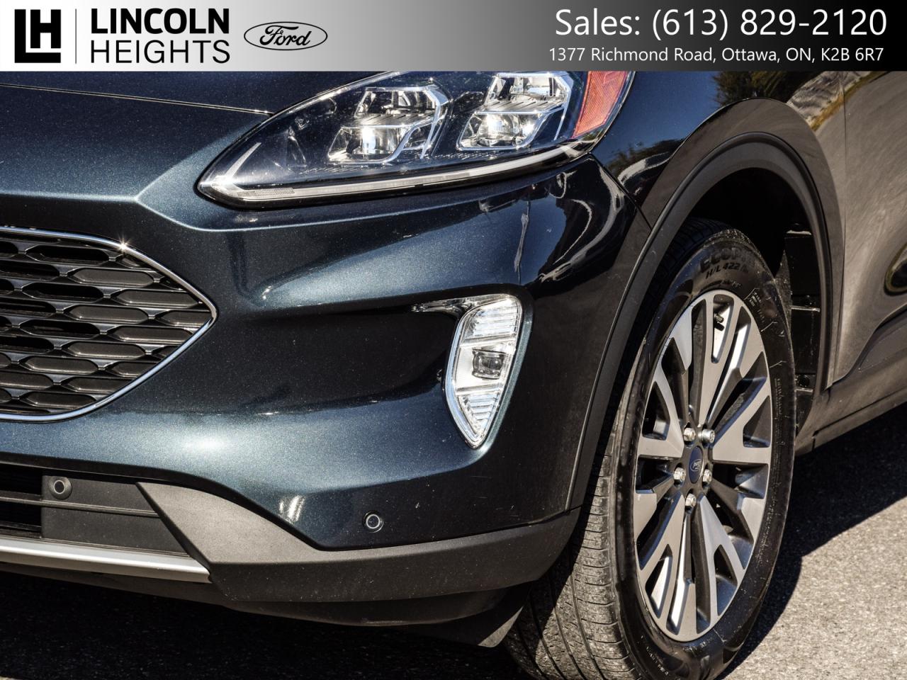 2022 Ford Escape Titanium AWD Photo