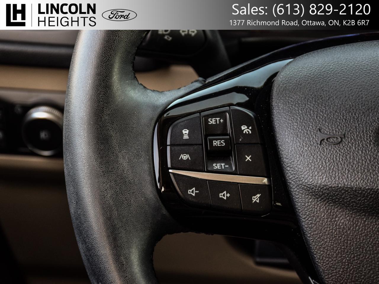 2022 Ford Escape Titanium AWD Photo