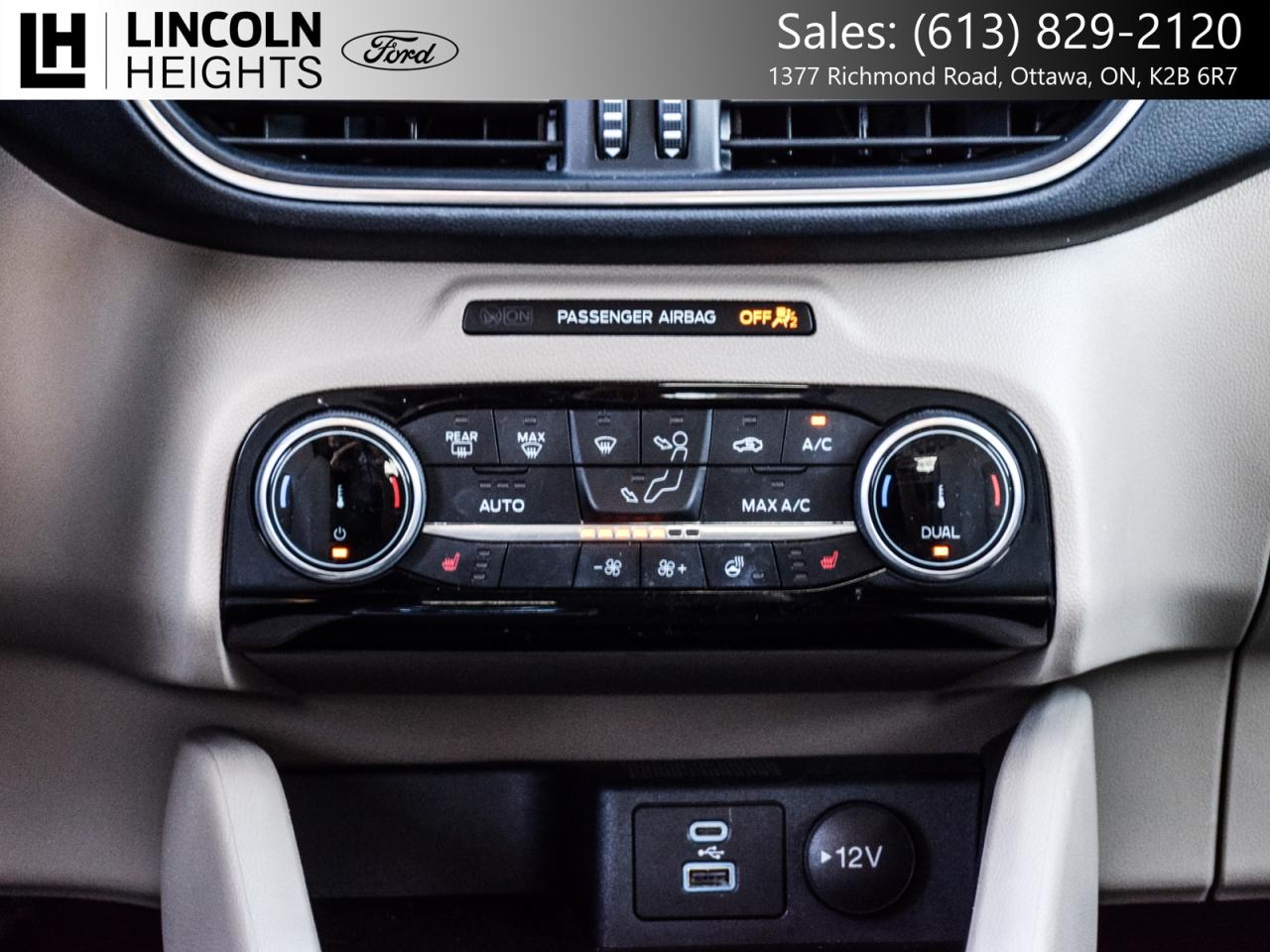 2022 Ford Escape Titanium AWD Photo