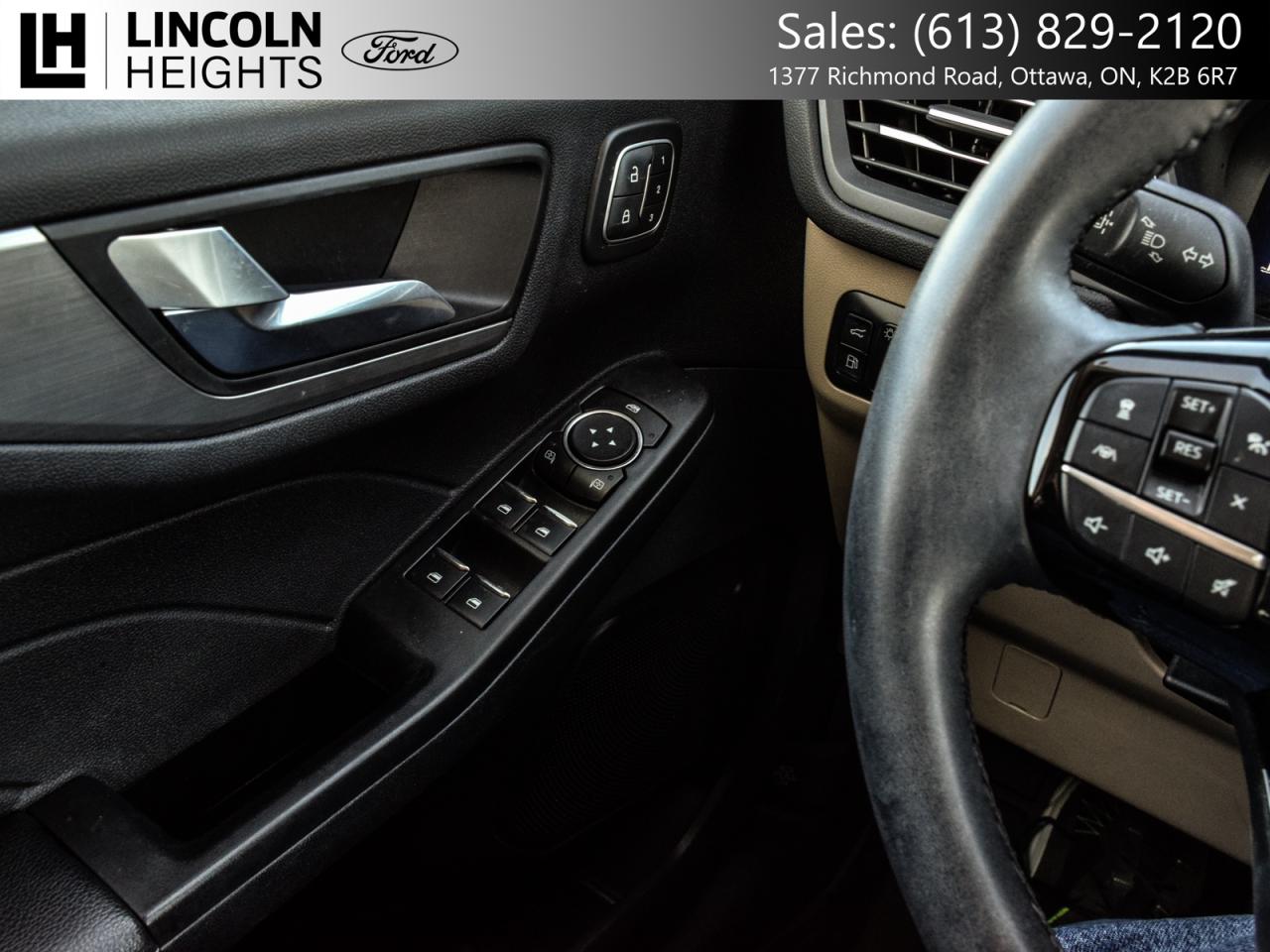 2022 Ford Escape Titanium AWD Photo