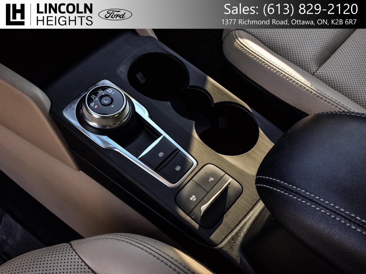 2022 Ford Escape Titanium AWD Photo