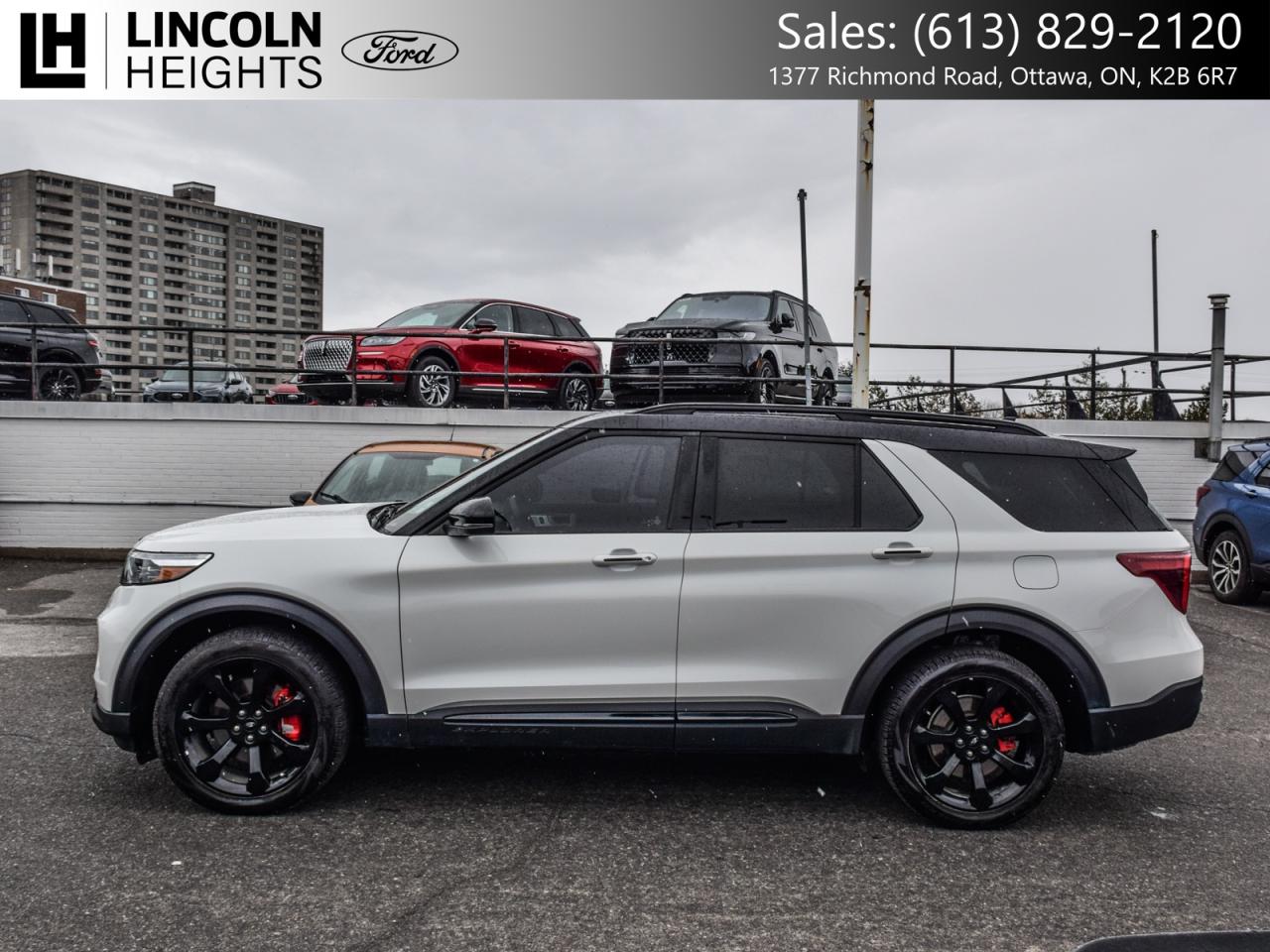 2023 Ford Explorer ST 4WD Photo2