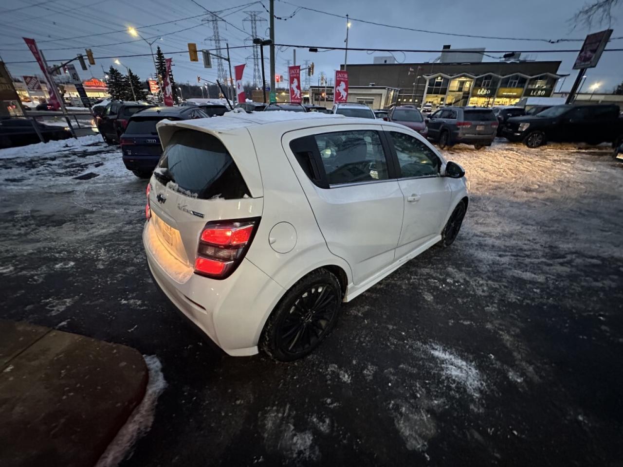 2018 Chevrolet Sonic 5dr HB Auto Premier Photo3