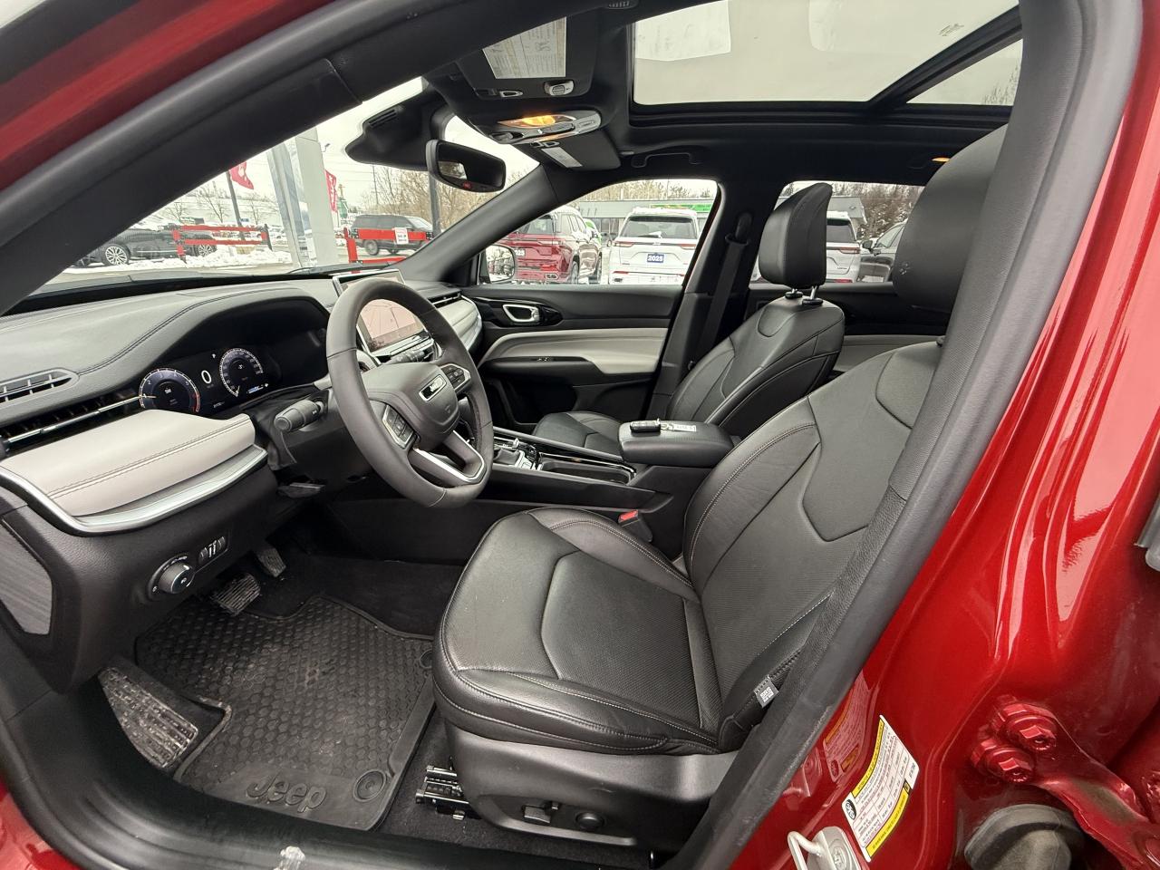 2024 Jeep Compass Limited 4x4 - Pano Sunroof - Power liftgate Photo