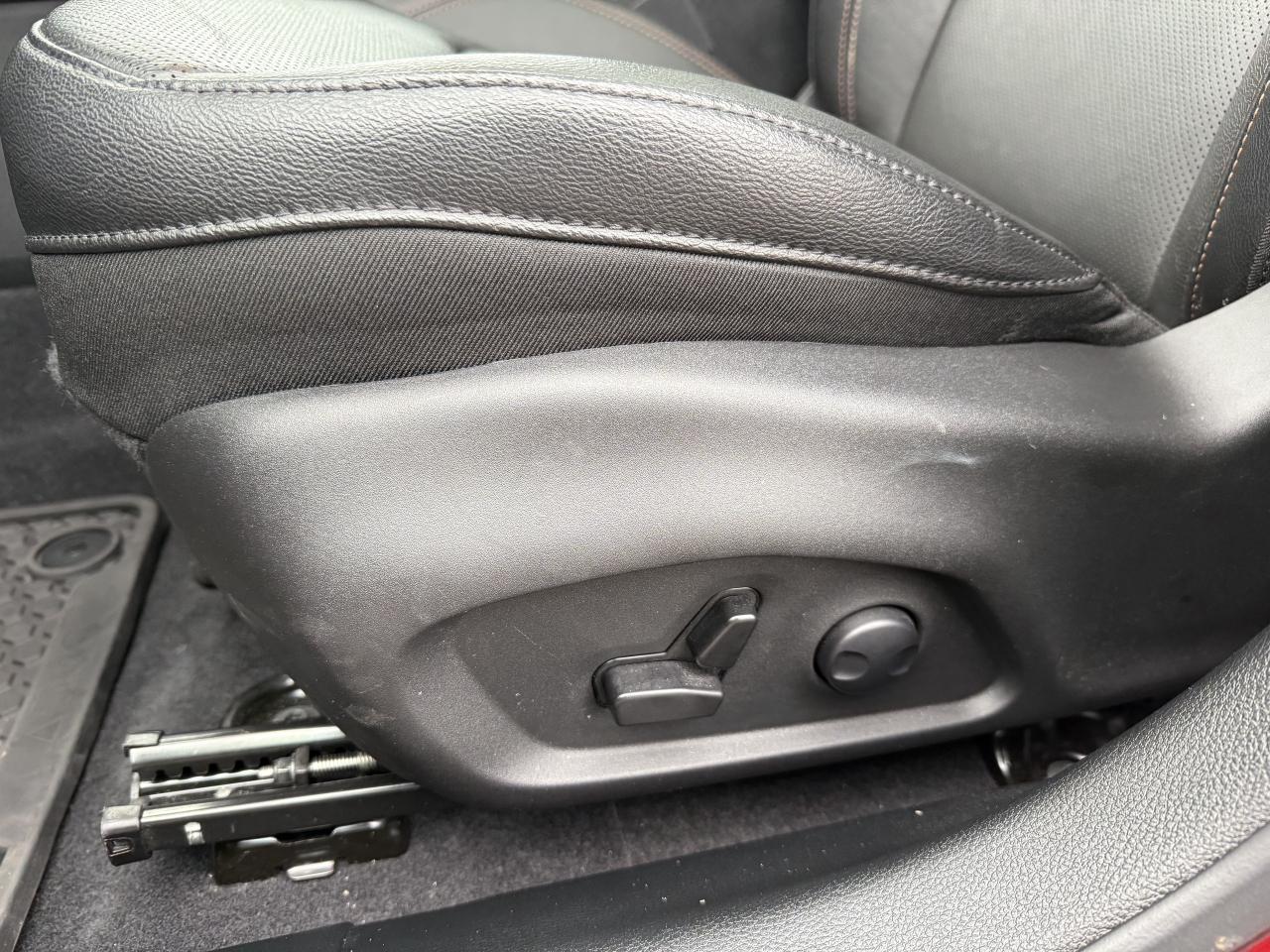 2024 Jeep Compass Limited 4x4 - Pano Sunroof - Power liftgate Photo