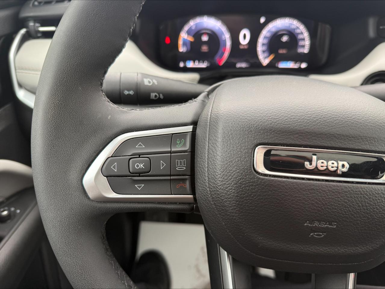 2024 Jeep Compass Limited 4x4 - Pano Sunroof - Power liftgate Photo