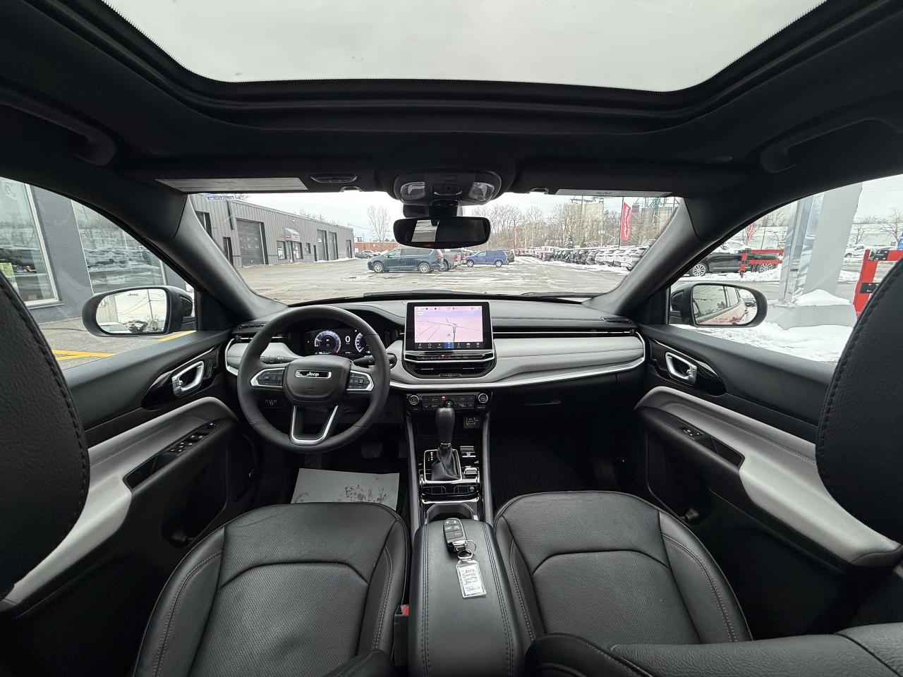 2024 Jeep Compass Limited 4x4 - Pano Sunroof - Power liftgate Photo