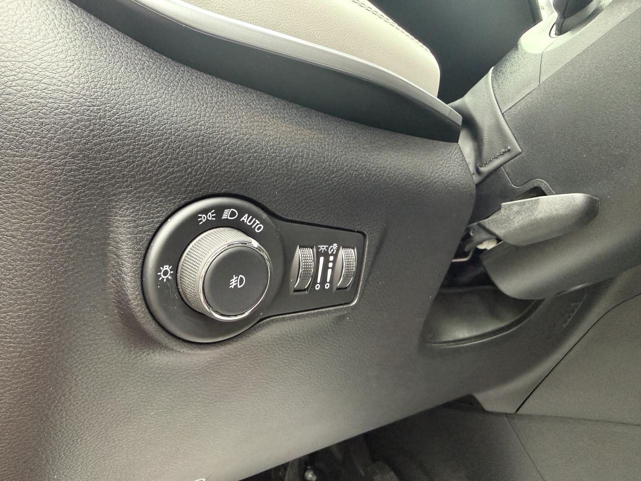 2024 Jeep Compass Limited 4x4 - Pano Sunroof - Power liftgate Photo