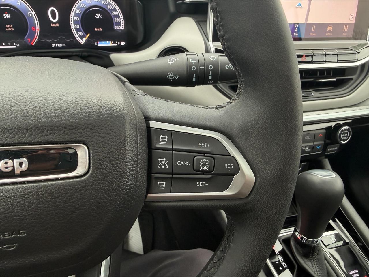 2024 Jeep Compass Limited 4x4 - Pano Sunroof - Power liftgate Photo