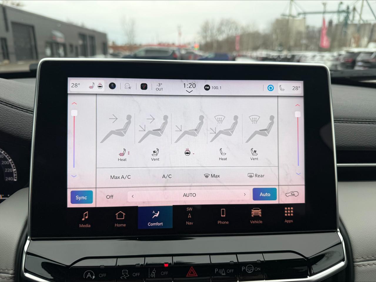 2024 Jeep Compass Limited 4x4 - Pano Sunroof - Power liftgate Photo