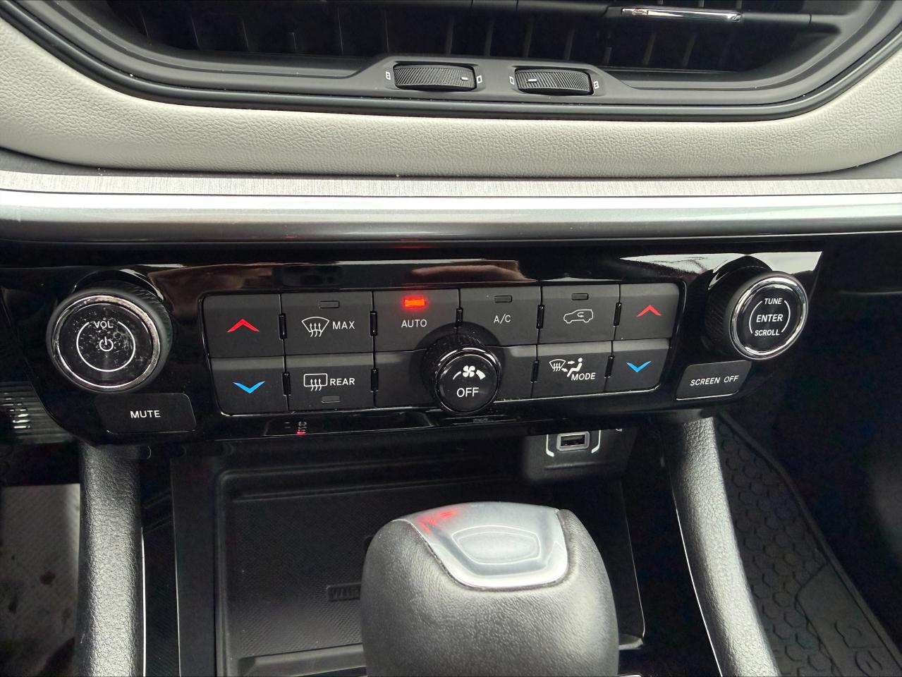 2024 Jeep Compass Limited 4x4 - Pano Sunroof - Power liftgate Photo