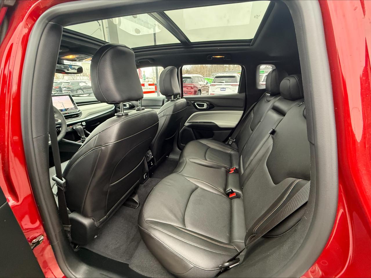 2024 Jeep Compass Limited 4x4 - Pano Sunroof - Power liftgate Photo