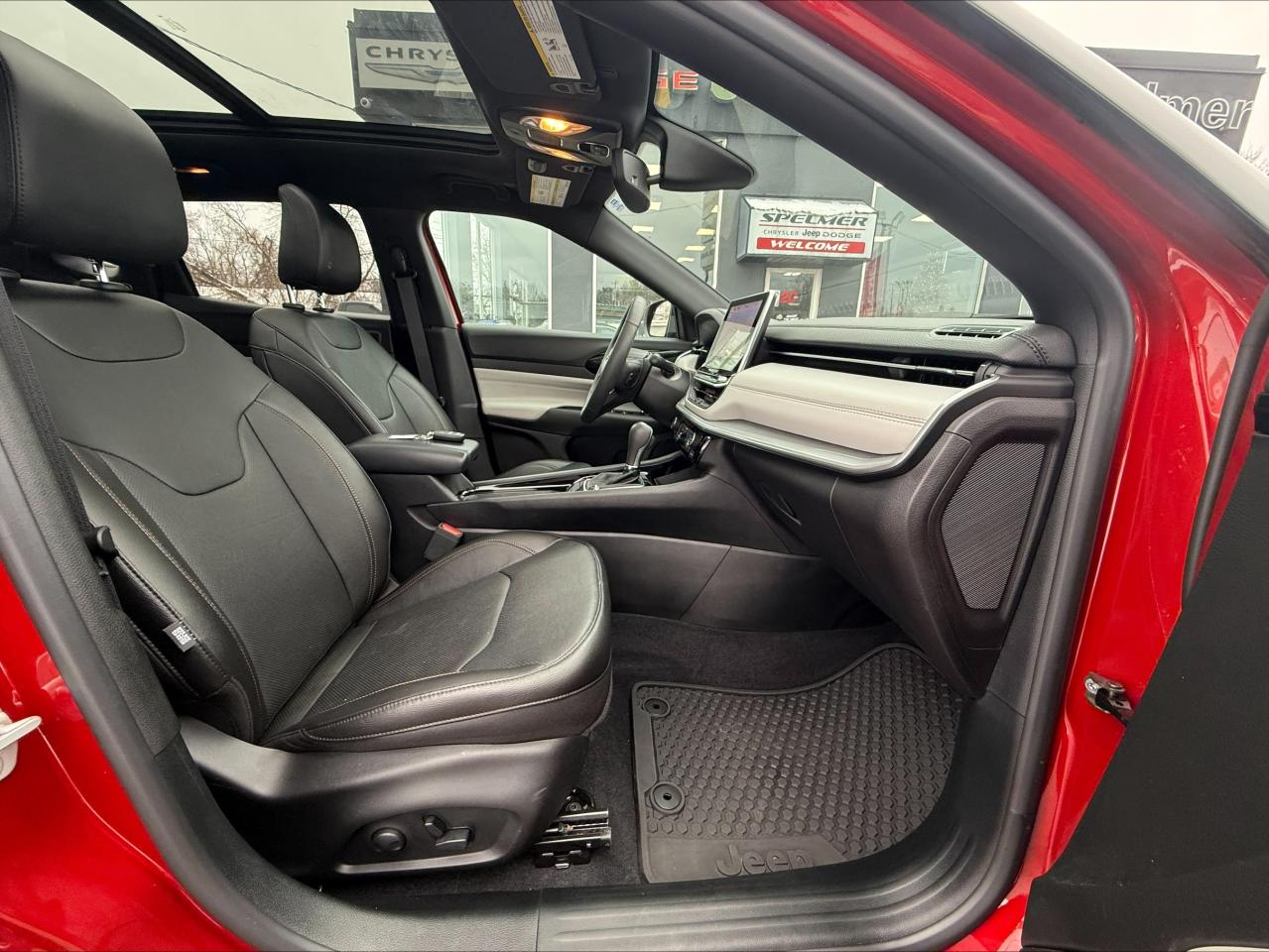 2024 Jeep Compass Limited 4x4 - Pano Sunroof - Power liftgate Photo