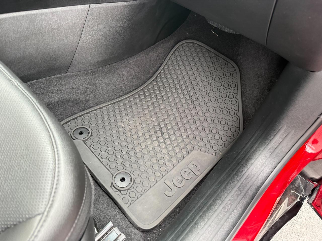 2024 Jeep Compass Limited 4x4 - Pano Sunroof - Power liftgate Photo