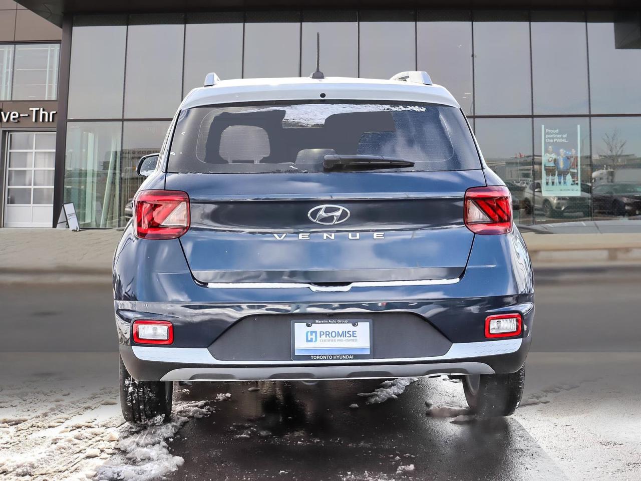 2024 Hyundai Venue PREFERRED Photo3