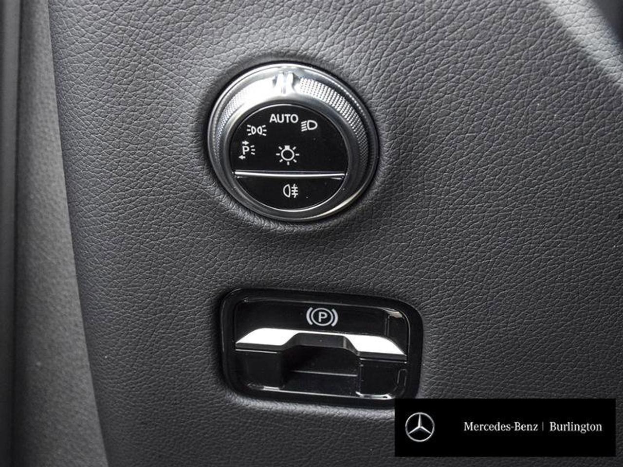 2023 Mercedes-Benz GLC GLC 300 Photo