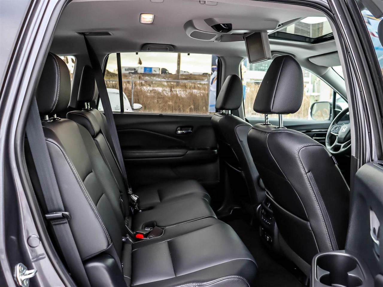 2022 Honda Pilot TOURING 8-PASSENGER Photo