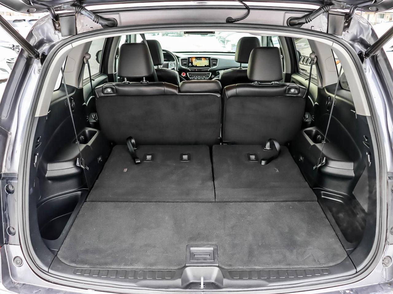 2022 Honda Pilot TOURING 8-PASSENGER Photo