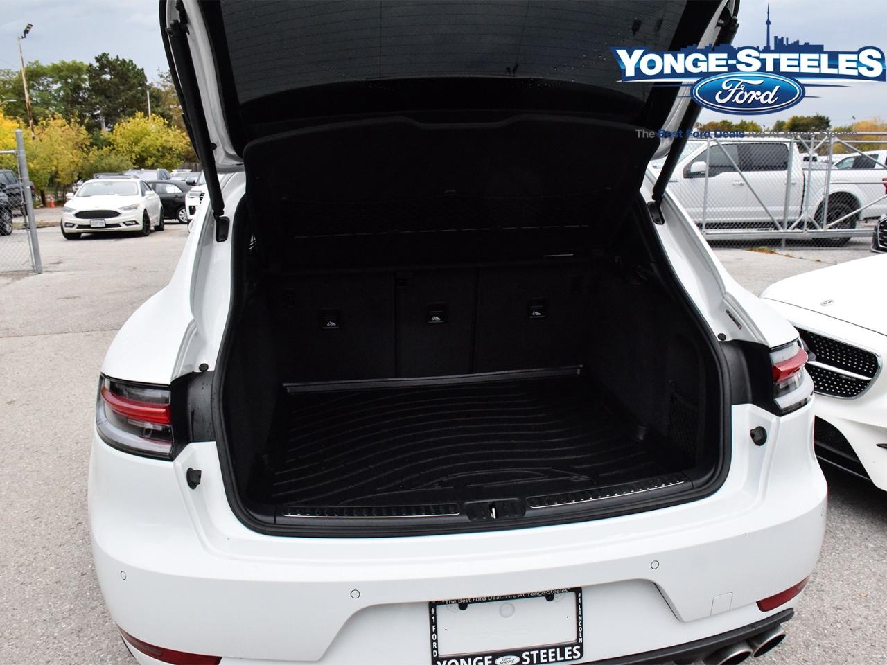 2020 Porsche Macan S AWD Photo