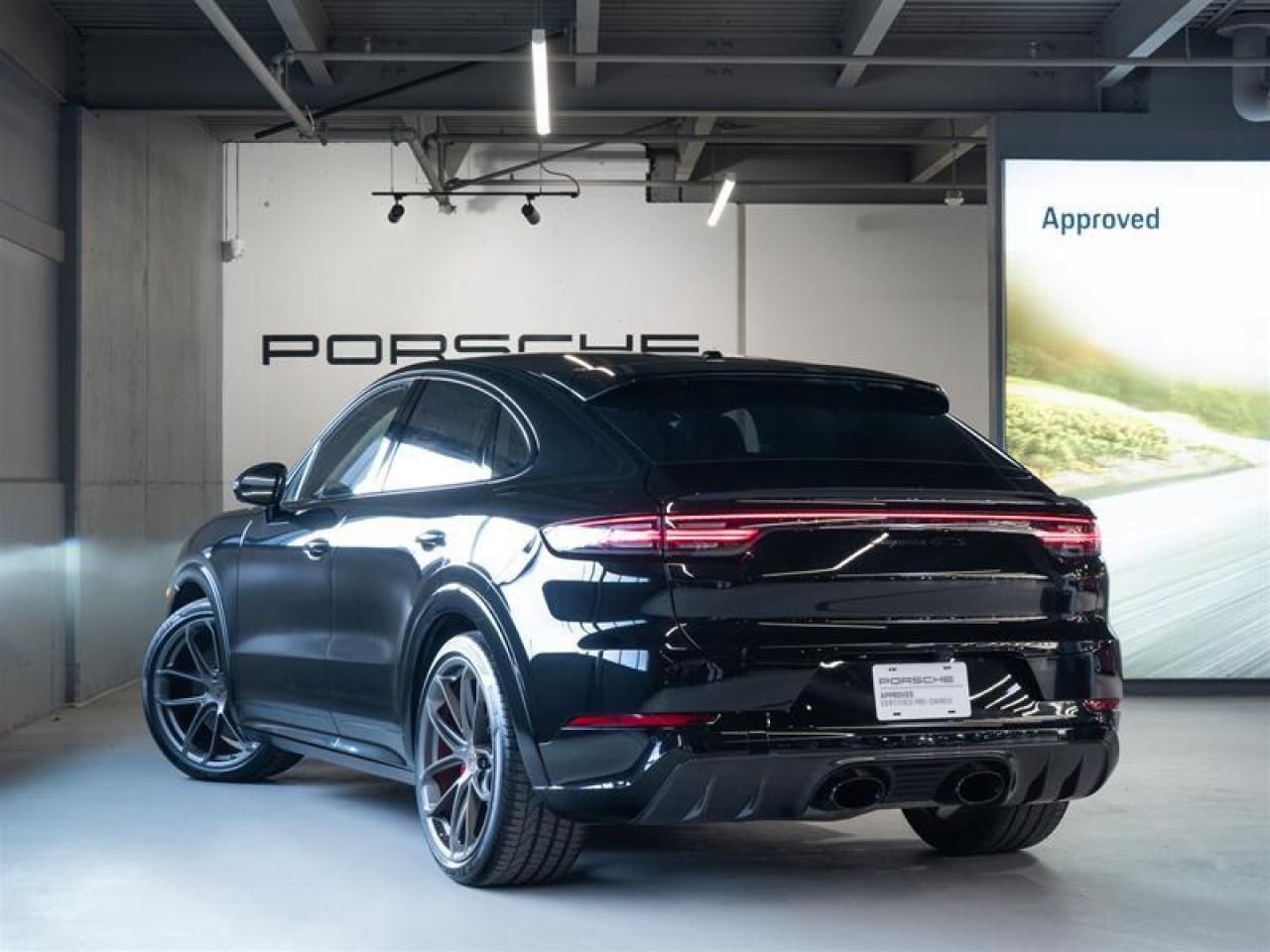 2023 Porsche Cayenne GTS Coupe Photo2
