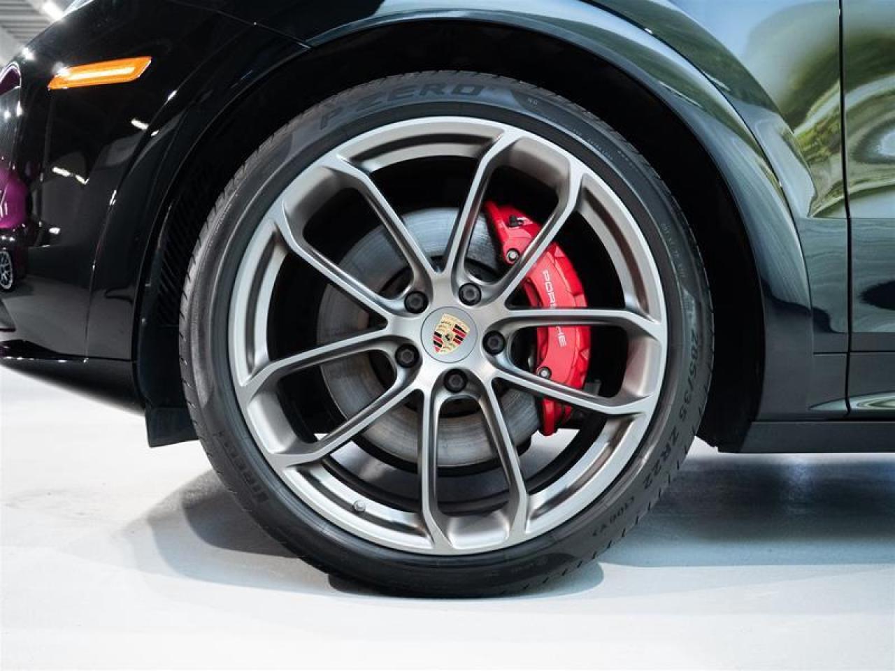 2023 Porsche Cayenne GTS Coupe Photo