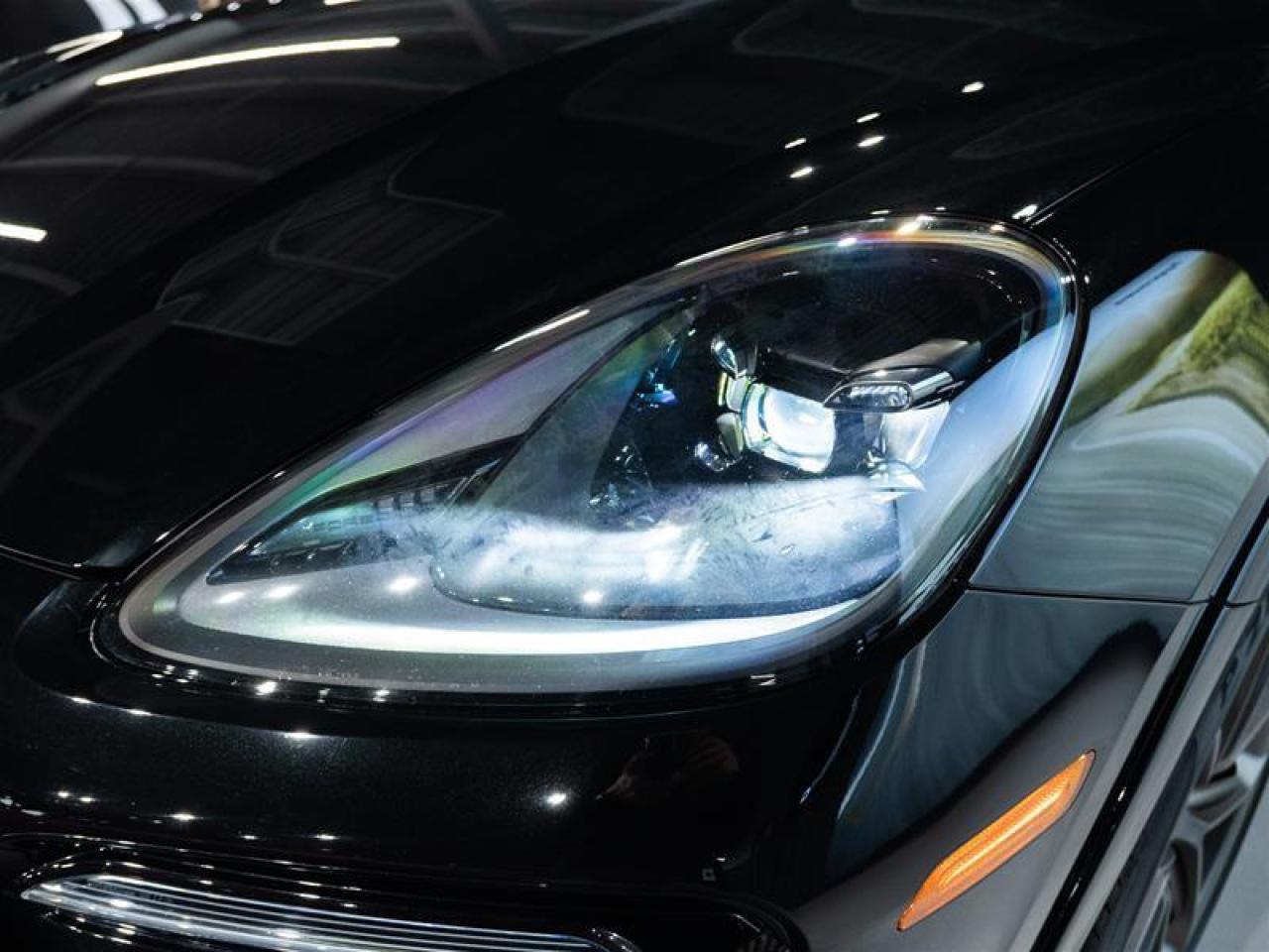 2023 Porsche Cayenne GTS Coupe Photo