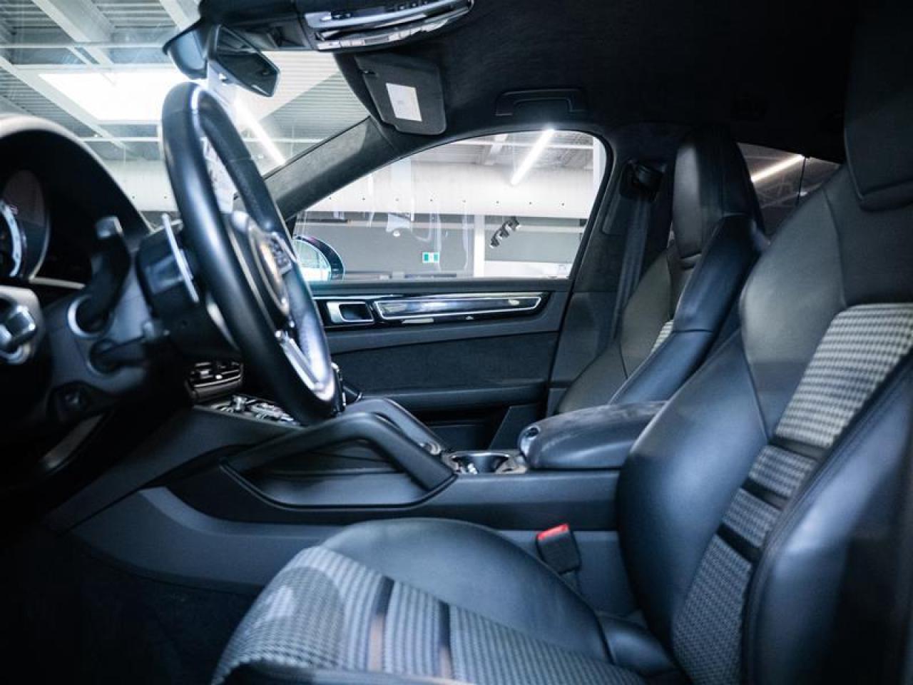 2023 Porsche Cayenne GTS Coupe Photo