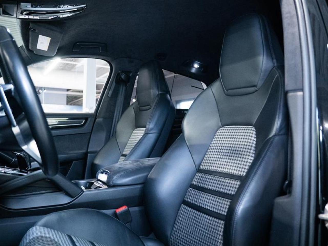 2023 Porsche Cayenne GTS Coupe Photo