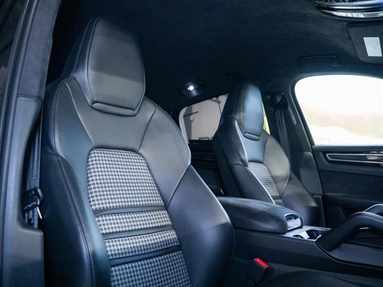 2023 Porsche Cayenne GTS Coupe Photo