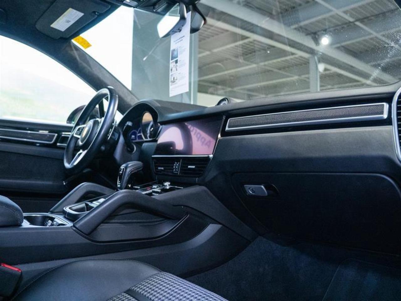 2023 Porsche Cayenne GTS Coupe Photo