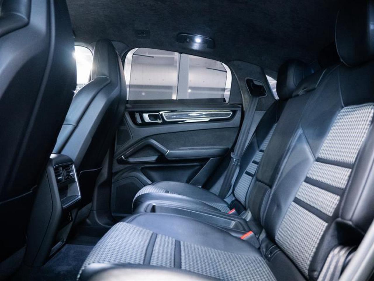 2023 Porsche Cayenne GTS Coupe Photo