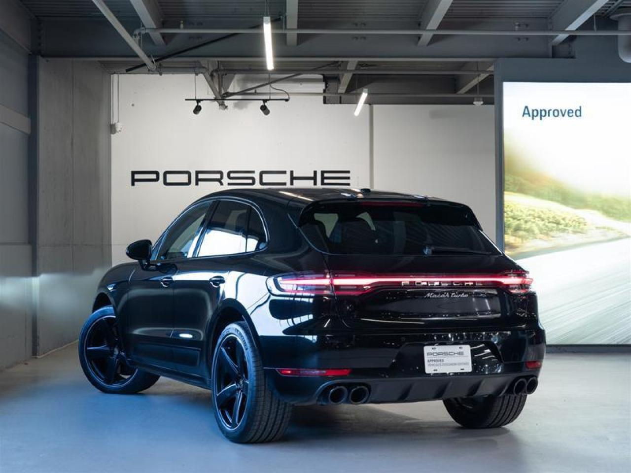 2020 Porsche Macan Turbo Photo