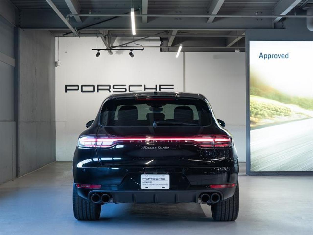 2020 Porsche Macan Turbo Photo3