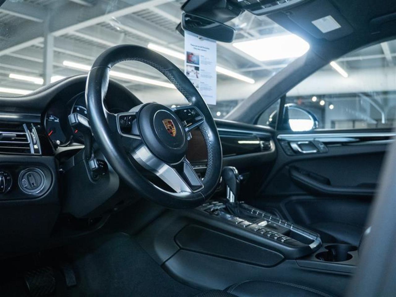 2020 Porsche Macan Turbo Photo