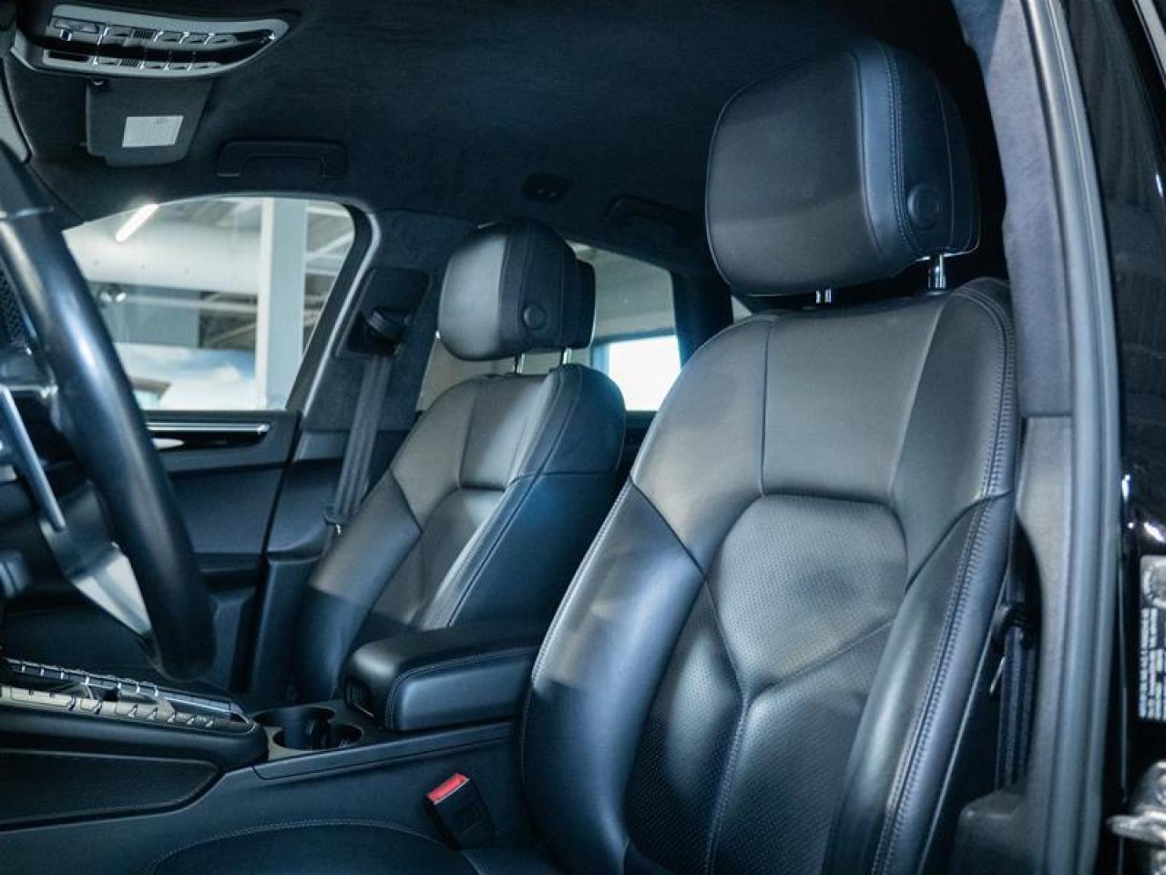 2020 Porsche Macan Turbo Photo