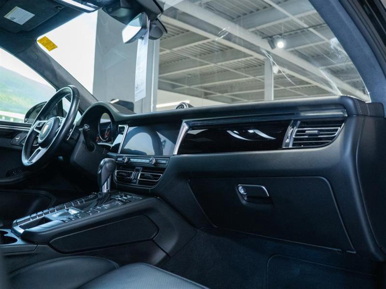 2020 Porsche Macan Turbo Photo