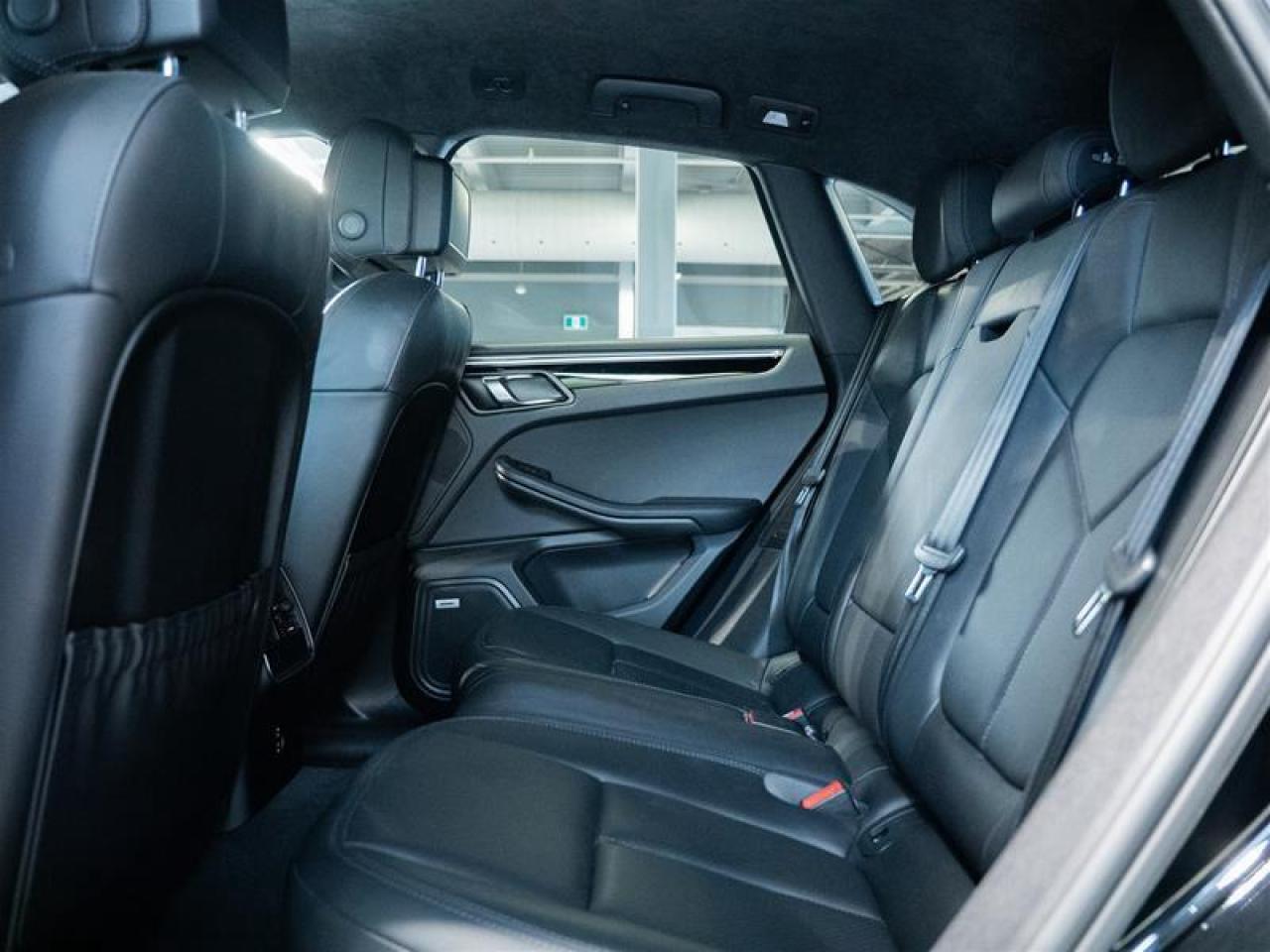 2020 Porsche Macan Turbo Photo