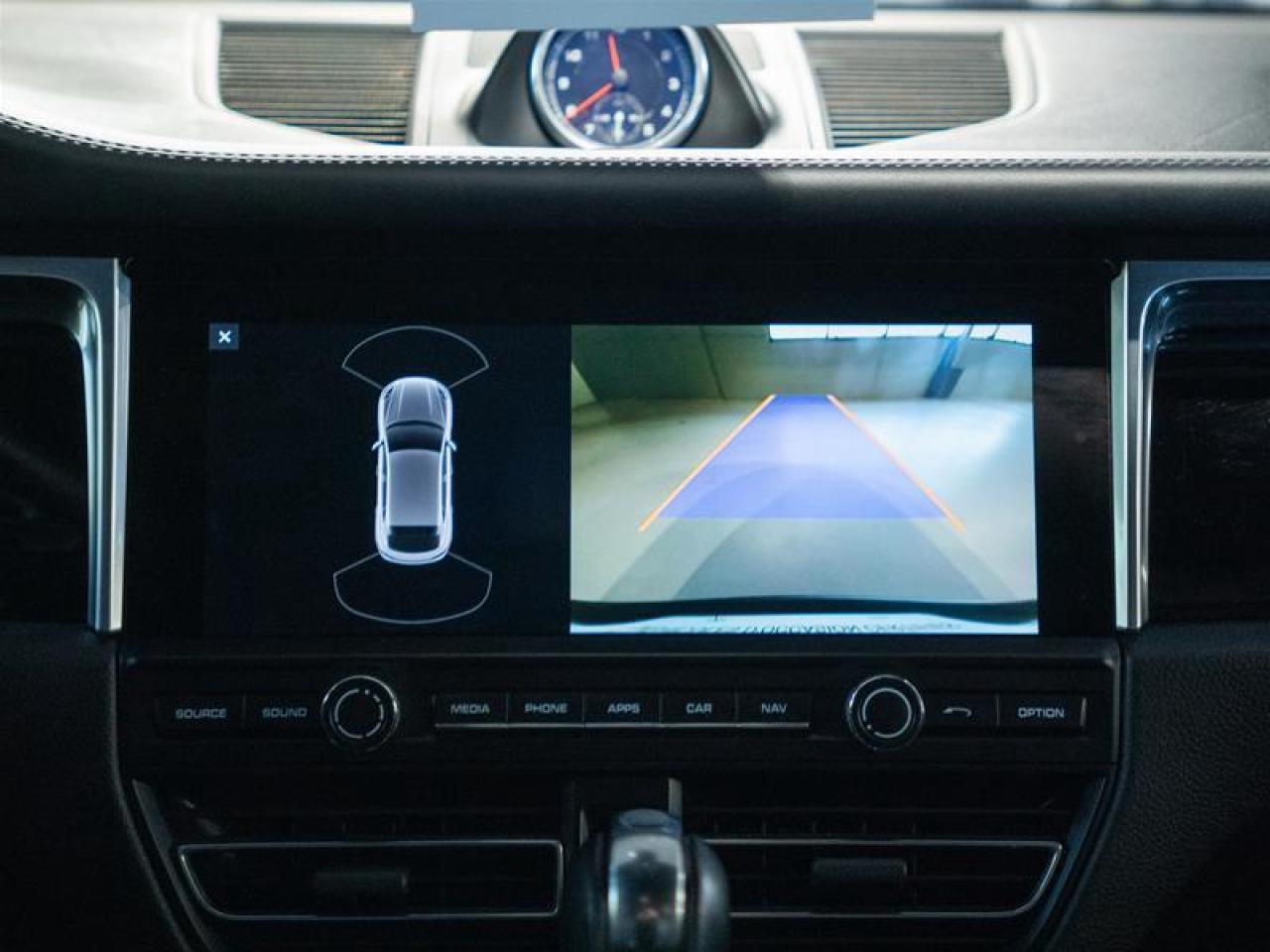 2020 Porsche Macan Turbo Photo