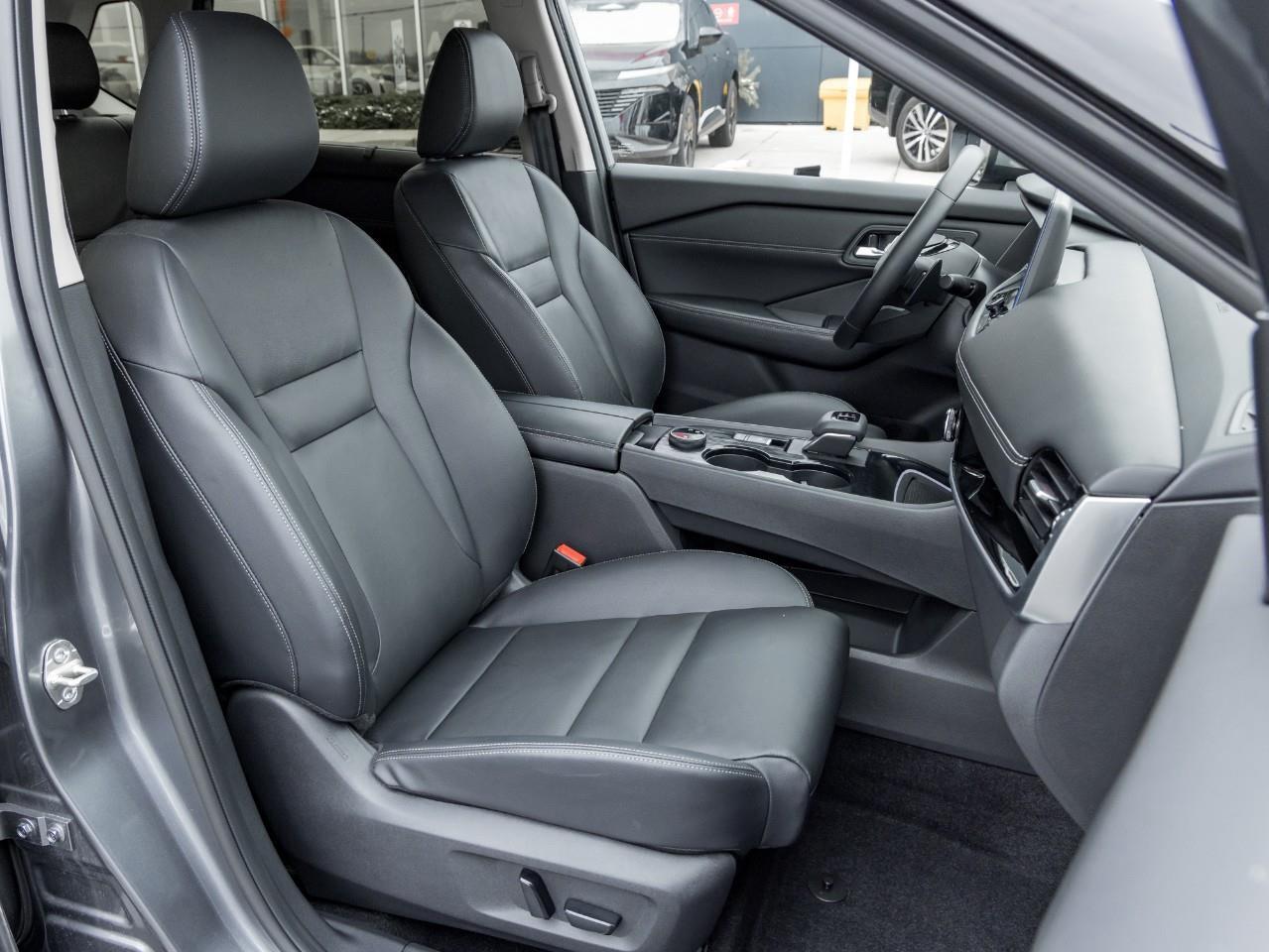 2025 Nissan Rogue SL Photo